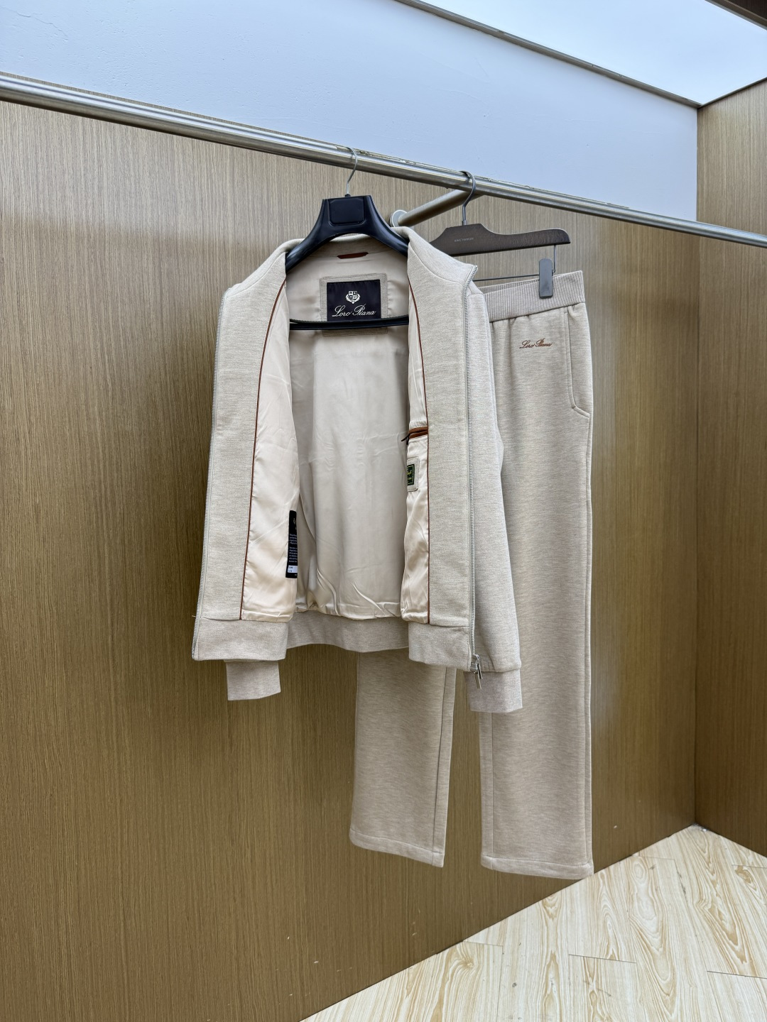 秋冬/套 Loro Piana 🔥🔥高端品质 2026SS早秋新品机能休闲拉链立领夹克外套长裤套装。意式轻奢与都市机能完