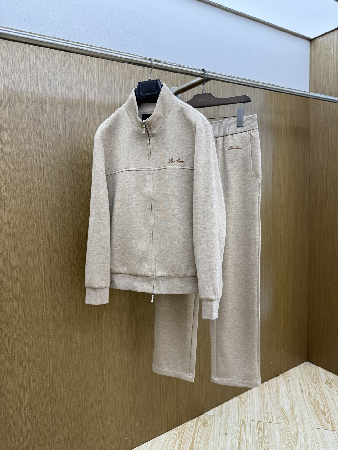 秋冬/套 Loro Piana 🔥🔥高端品质 2026SS早秋新品机能休闲拉链立领夹克外套长裤套装。意式轻奢与都市机能完