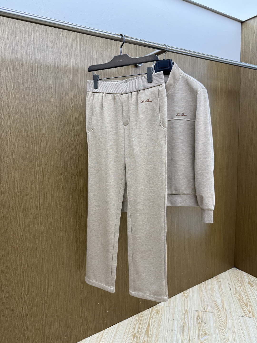 秋冬/套 Loro Piana 🔥🔥高端品质 2026SS早秋新品机能休闲拉链立领夹克外套长裤套装。意式轻奢与都市机能完