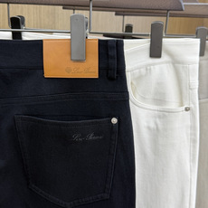 秋冬 Loro Piana🔥秋冬官网新款男士休闲长裤,高密斜纹面料,触感细腻挺括,抗皱易打理。经典五袋裤型,前袋金属三角 秋冬 Loro Piana🔥秋冬官网新款男士休闲长裤,高密斜纹面料,触感细腻挺括,抗皱易打理。经典五袋裤型,前袋金属三角