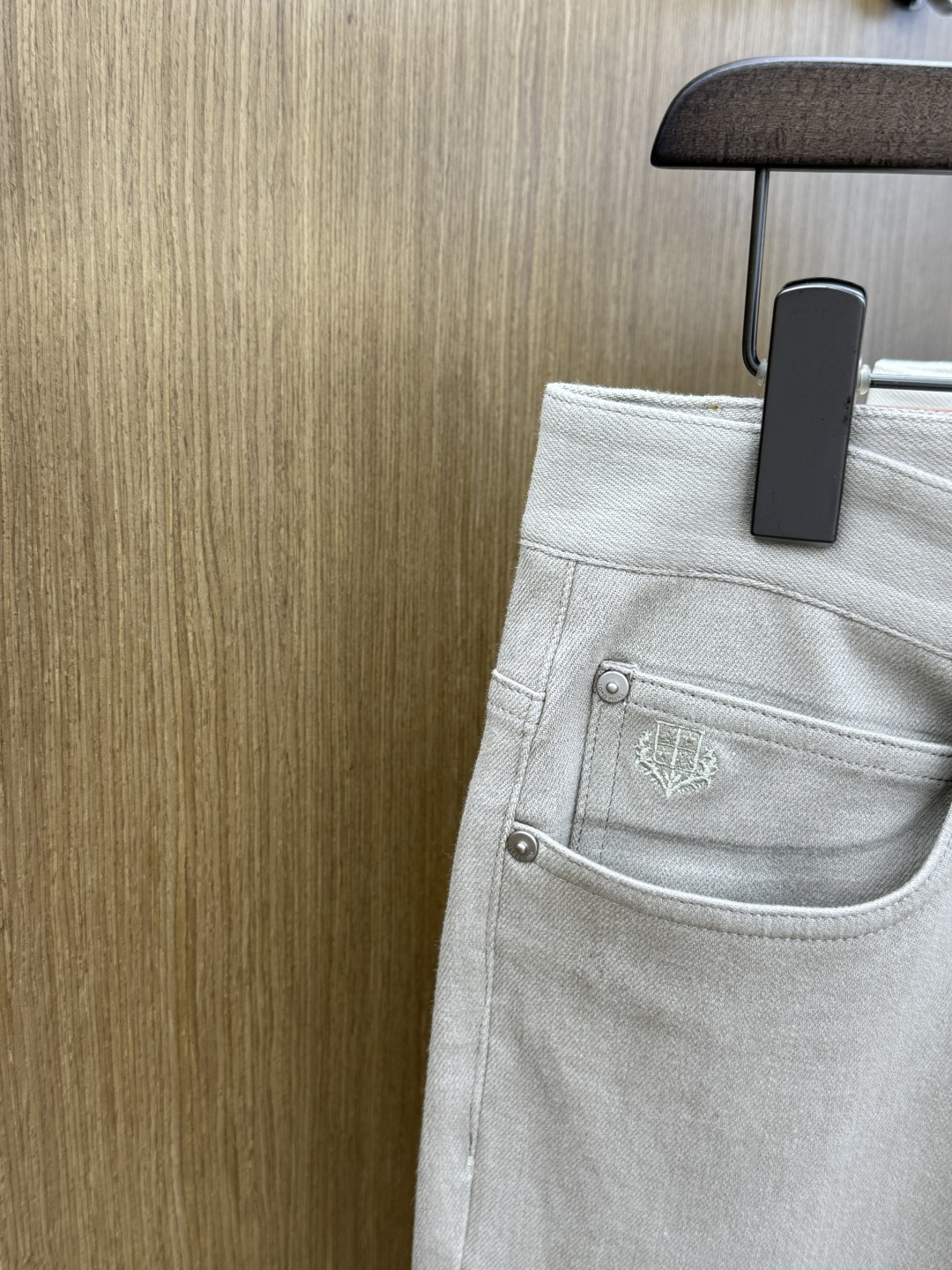 秋冬 Loro Piana🔥秋冬官网新款男士休闲长裤，高密斜纹面料，触感细腻挺括，抗皱易打理。经典五袋裤型，前袋金属三角