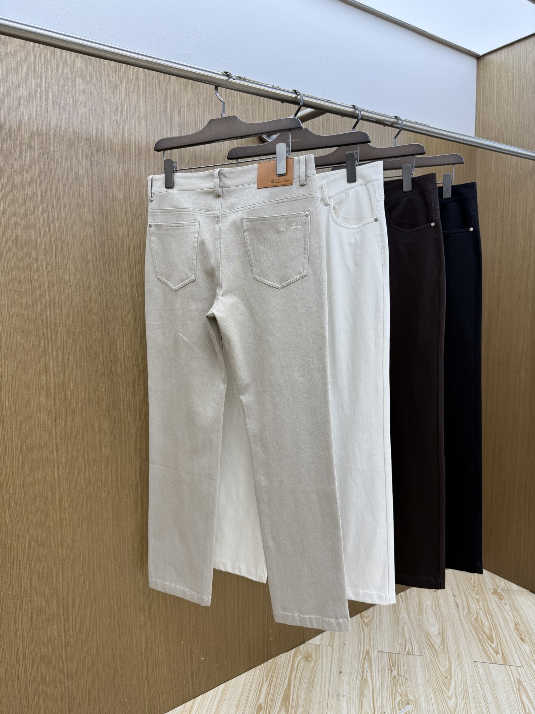 秋冬 Loro Piana🔥秋冬官网新款男士休闲长裤，高密斜纹面料，触感细腻挺括，抗皱易打理。经典五袋裤型，前袋金属三角