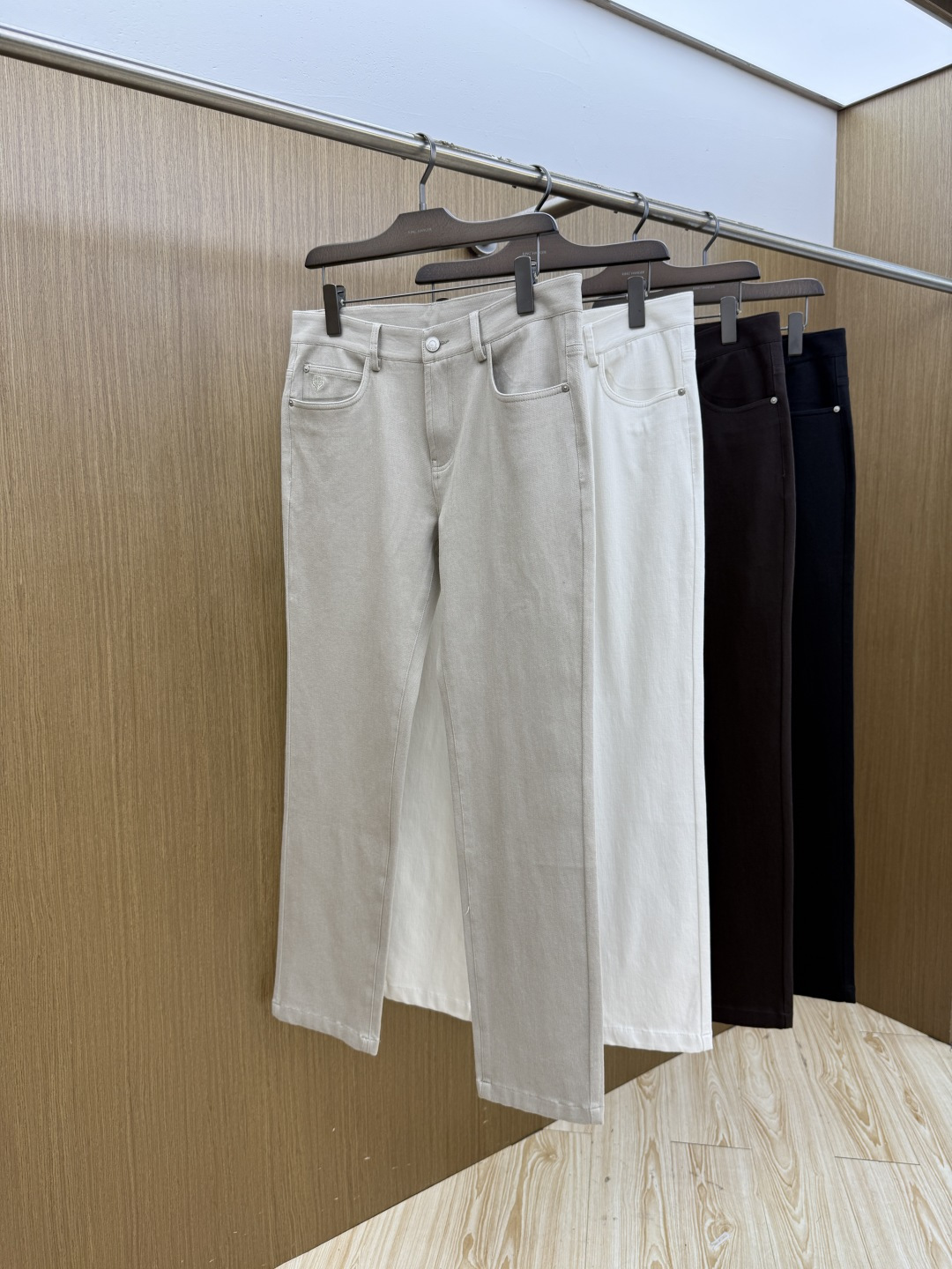 秋冬 Loro Piana🔥秋冬官网新款男士休闲长裤，高密斜纹面料，触感细腻挺括，抗皱易打理。经典五袋裤型，前袋金属三角