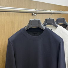 秋冬 PRADA26秋冬爆款打底衫 PRADA男士简约圆领长袖针织打底,合身微宽松版型。秋冬高品质刚需打底,甄选 秋冬 PRADA26秋冬爆款打底衫 PRADA男士简约圆领长袖针织打底,合身微宽松版型。秋冬高品质刚需打底,甄选