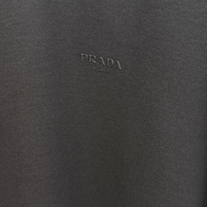 秋冬 PRADA26秋冬爆款打底衫 PRADA男士简约圆领长袖针织打底,合身微宽松版型。秋冬高品质刚需打底,甄选 秋冬 PRADA26秋冬爆款打底衫 PRADA男士简约圆领长袖针织打底,合身微宽松版型。秋冬高品质刚需打底,甄选