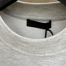 秋冬 PRADA26秋冬爆款打底衫 PRADA男士简约圆领长袖针织打底,合身微宽松版型。秋冬高品质刚需打底,甄选 秋冬 PRADA26秋冬爆款打底衫 PRADA男士简约圆领长袖针织打底,合身微宽松版型。秋冬高品质刚需打底,甄选