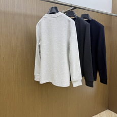 秋冬 PRADA26秋冬爆款打底衫 PRADA男士简约圆领长袖针织打底,合身微宽松版型。秋冬高品质刚需打底,甄选 秋冬 PRADA26秋冬爆款打底衫 PRADA男士简约圆领长袖针织打底,合身微宽松版型。秋冬高品质刚需打底,甄选