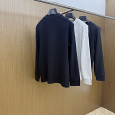 秋冬 PRADA26秋冬爆款打底衫 PRADA男士简约圆领长袖针织打底,合身微宽松版型。秋冬高品质刚需打底,甄选 秋冬 PRADA26秋冬爆款打底衫 PRADA男士简约圆领长袖针织打底,合身微宽松版型。秋冬高品质刚需打底,甄选