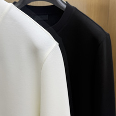 秋冬 PRADA26秋冬爆款卫衣 PRADA这款卫衣采用精选36.6%棉22.9%腈纶18.3%聚酯纤维13.2 秋冬 PRADA26秋冬爆款卫衣 PRADA这款卫衣采用精选36.6%棉22.9%腈纶18.3%聚酯纤维13.2
