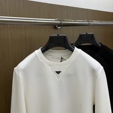 秋冬 PRADA26秋冬爆款卫衣 PRADA这款卫衣采用精选36.6%棉22.9%腈纶18.3%聚酯纤维13.2 秋冬 PRADA26秋冬爆款卫衣 PRADA这款卫衣采用精选36.6%棉22.9%腈纶18.3%聚酯纤维13.2