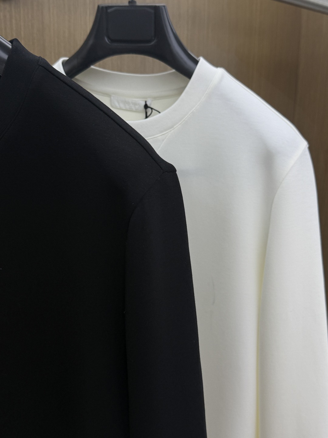 秋冬 PRADA26秋冬爆款卫衣 PRADA这款卫衣采用精选36.6%棉22.9%腈纶18.3%聚酯纤维13.2 秋冬 PRADA26秋冬爆款卫衣 PRADA这款卫衣采用精选36.6%棉22.9%腈纶18.3%聚酯纤维13.2