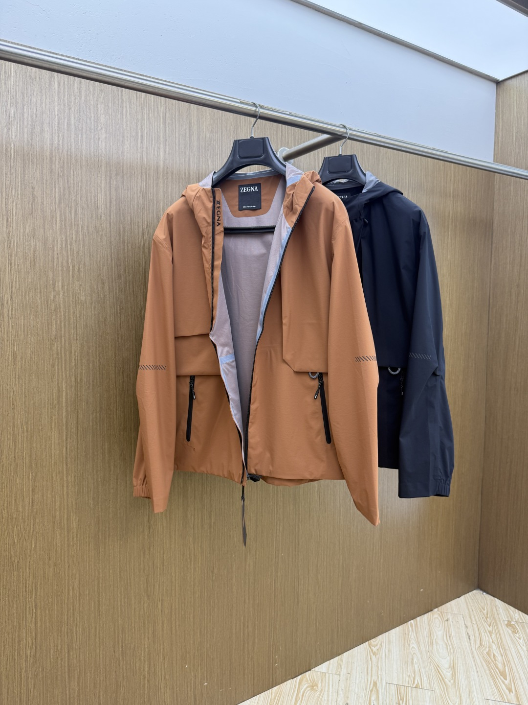 秋冬 ZEGNA 2026秋冬爆款外套             ZEGNA男士短款连帽夹克，利落直筒版型，不臃肿不压个子