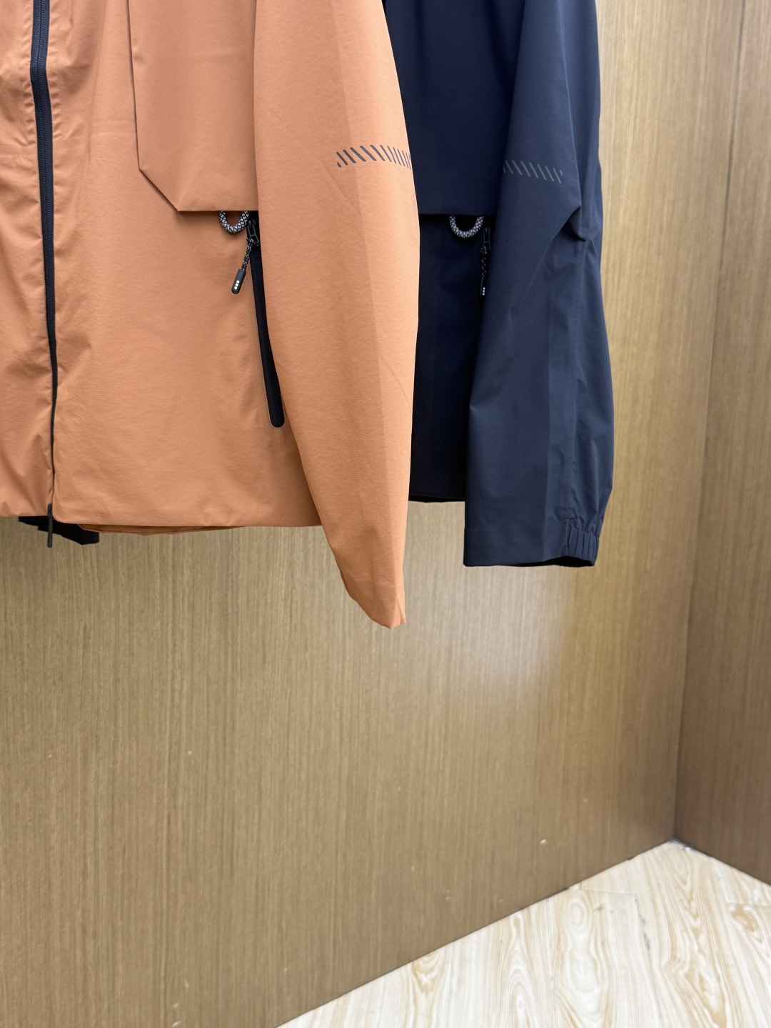 秋冬 ZEGNA 2026秋冬爆款外套             ZEGNA男士短款连帽夹克，利落直筒版型，不臃肿不压个子