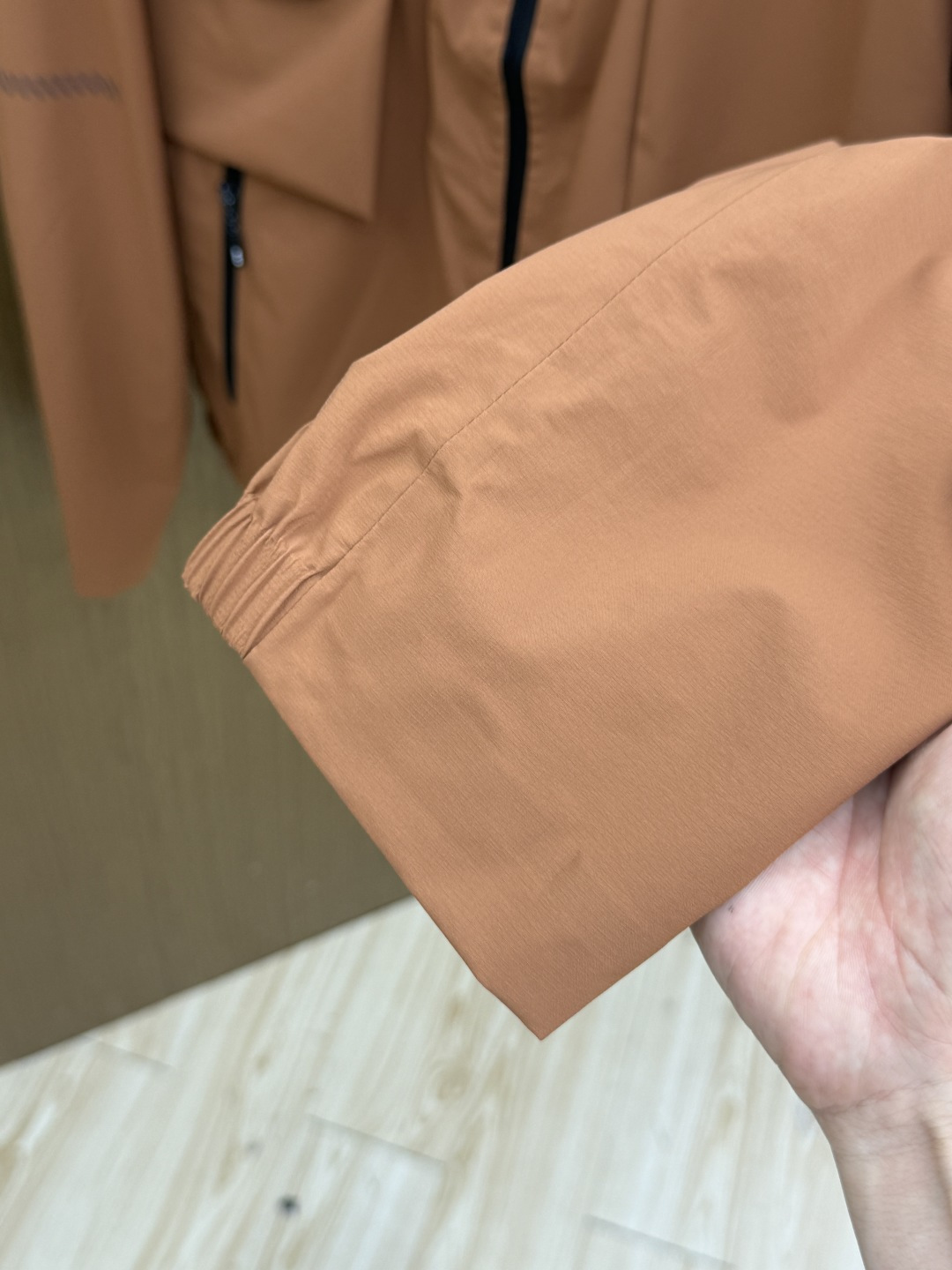 秋冬 ZEGNA 2026秋冬爆款外套             ZEGNA男士短款连帽夹克，利落直筒版型，不臃肿不压个子