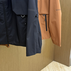 秋冬 ZEGNA 2026秋冬爆款外套 ZEGNA男士短款连帽夹克,利落直筒版型,不臃肿不压个子 秋冬 ZEGNA 2026秋冬爆款外套 ZEGNA男士短款连帽夹克,利落直筒版型,不臃肿不压个子