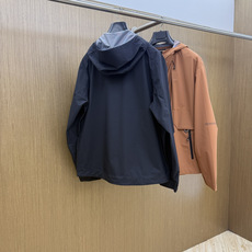 秋冬 ZEGNA 2026秋冬爆款外套 ZEGNA男士短款连帽夹克,利落直筒版型,不臃肿不压个子 秋冬 ZEGNA 2026秋冬爆款外套 ZEGNA男士短款连帽夹克,利落直筒版型,不臃肿不压个子