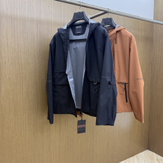 秋冬 ZEGNA 2026秋冬爆款外套 ZEGNA男士短款连帽夹克,利落直筒版型,不臃肿不压个子 秋冬 ZEGNA 2026秋冬爆款外套 ZEGNA男士短款连帽夹克,利落直筒版型,不臃肿不压个子