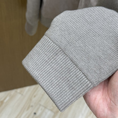 秋冬 ZEGNA 2026秋冬爆款拼接外套 ZEGNA这款外套采用麂皮绒拼针织,面料抗皱不起球,没有 秋冬 ZEGNA 2026秋冬爆款拼接外套 ZEGNA这款外套采用麂皮绒拼针织,面料抗皱不起球,没有