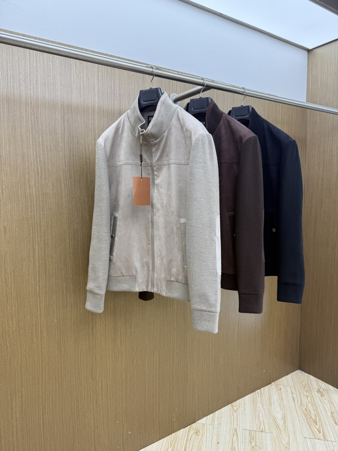 秋冬 ZEGNA 2026秋冬爆款拼接外套           ZEGNA这款外套采用麂皮绒拼针织，面料抗皱不起球，没有