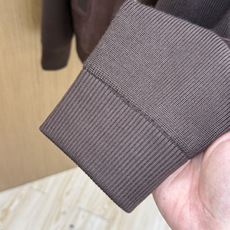 秋冬 ZEGNA 2026秋冬爆款拼接外套 ZEGNA这款外套采用麂皮绒拼针织,面料抗皱不起球,没有 秋冬 ZEGNA 2026秋冬爆款拼接外套 ZEGNA这款外套采用麂皮绒拼针织,面料抗皱不起球,没有