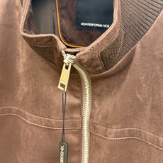 秋冬 ZEGNA 2026秋冬爆款拼接外套 ZEGNA这款外套采用麂皮绒拼针织,面料抗皱不起球,没有 秋冬 ZEGNA 2026秋冬爆款拼接外套 ZEGNA这款外套采用麂皮绒拼针织,面料抗皱不起球,没有