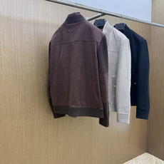 秋冬 ZEGNA 2026秋冬爆款拼接外套 ZEGNA这款外套采用麂皮绒拼针织,面料抗皱不起球,没有 秋冬 ZEGNA 2026秋冬爆款拼接外套 ZEGNA这款外套采用麂皮绒拼针织,面料抗皱不起球,没有