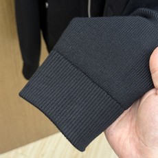 秋冬 ZEGNA 2026秋冬爆款拼接外套 ZEGNA这款外套采用麂皮绒拼针织,面料抗皱不起球,没有 秋冬 ZEGNA 2026秋冬爆款拼接外套 ZEGNA这款外套采用麂皮绒拼针织,面料抗皱不起球,没有