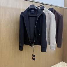 秋冬 ZEGNA 2026秋冬爆款拼接外套 ZEGNA这款外套采用麂皮绒拼针织,面料抗皱不起球,没有 秋冬 ZEGNA 2026秋冬爆款拼接外套 ZEGNA这款外套采用麂皮绒拼针织,面料抗皱不起球,没有