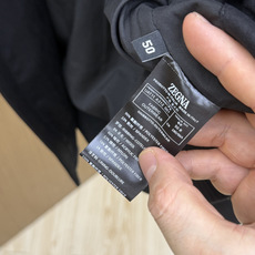 秋冬 ZEGNA 2026秋冬爆款拼接外套 ZEGNA这款外套采用麂皮绒拼针织,面料抗皱不起球,没有 秋冬 ZEGNA 2026秋冬爆款拼接外套 ZEGNA这款外套采用麂皮绒拼针织,面料抗皱不起球,没有
