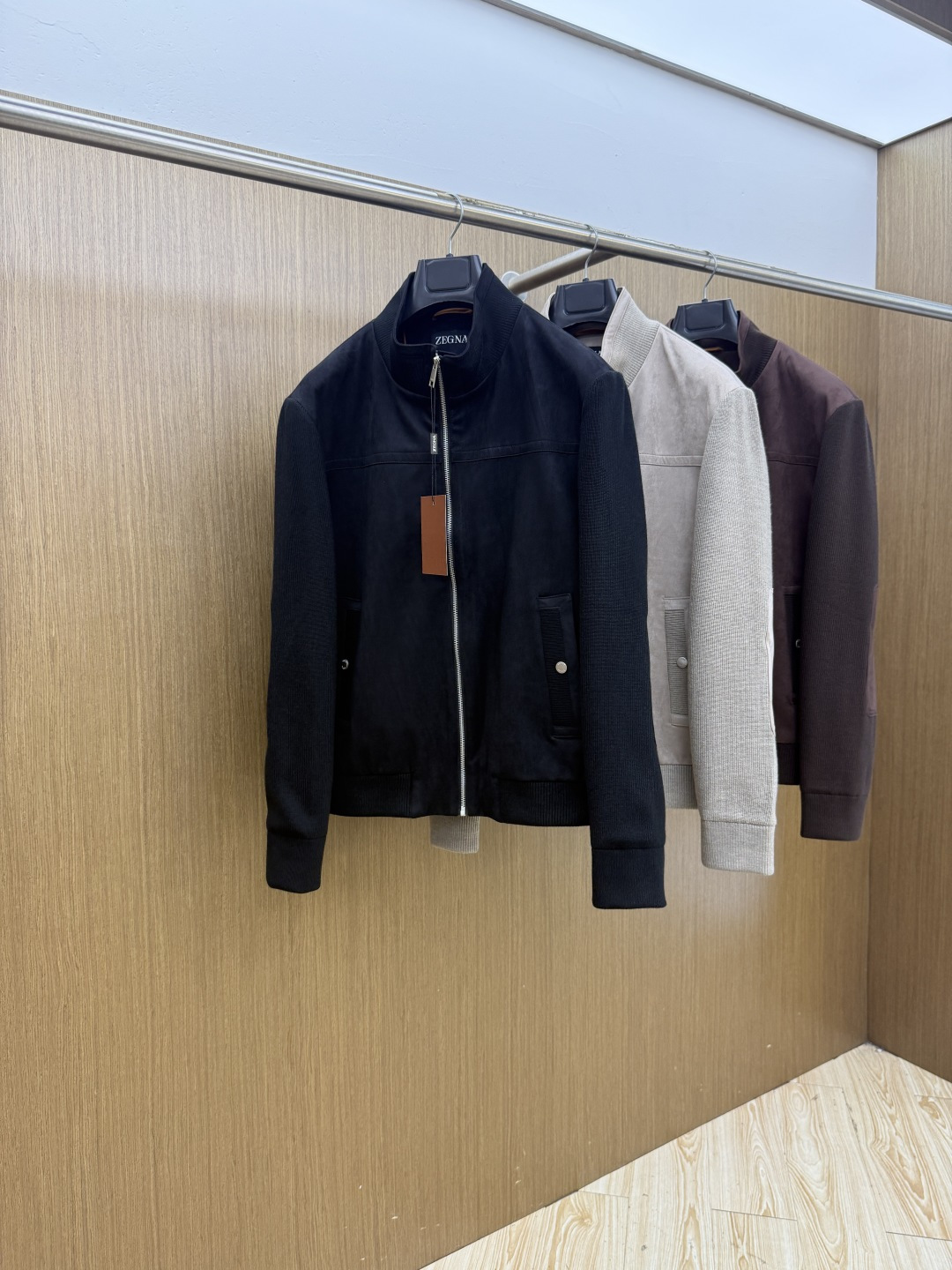 秋冬 ZEGNA 2026秋冬爆款拼接外套           ZEGNA这款外套采用麂皮绒拼针织，面料抗皱不起球，没有