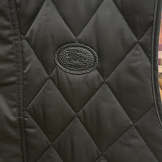 秋冬 Burberry26秋冬爆款马甲 Burberry男士立领无袖棉马甲,经典短款合身版型,黑色、藏青两色。商 秋冬 Burberry26秋冬爆款马甲 Burberry男士立领无袖棉马甲,经典短款合身版型,黑色、藏青两色。商