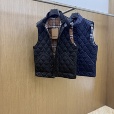 秋冬 Burberry26秋冬爆款马甲 Burberry男士立领无袖棉马甲,经典短款合身版型,黑色、藏青两色。商 秋冬 Burberry26秋冬爆款马甲 Burberry男士立领无袖棉马甲,经典短款合身版型,黑色、藏青两色。商