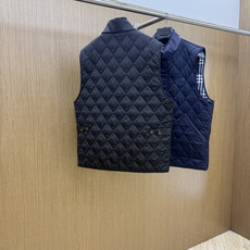 秋冬 Burberry26秋冬爆款马甲 Burberry男士立领无袖棉马甲,经典短款合身版型,黑色、藏青两色。商 秋冬 Burberry26秋冬爆款马甲 Burberry男士立领无袖棉马甲,经典短款合身版型,黑色、藏青两色。商
