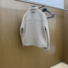 秋冬 ZEGNA 2026秋冬爆款外套 ZEGNA男士短款翻领夹克,利落短款版型,不压个子。简约翻领飞行夹 秋冬 ZEGNA 2026秋冬爆款外套 ZEGNA男士短款翻领夹克,利落短款版型,不压个子。简约翻领飞行夹