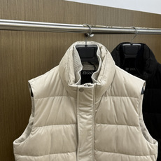 秋冬 ZEGNA 2026秋冬爆款马甲 ZEGNA立领羽绒马甲,内里羽绒填充,绒朵蓬松回弹好,轻量锁温 秋冬 ZEGNA 2026秋冬爆款马甲 ZEGNA立领羽绒马甲,内里羽绒填充,绒朵蓬松回弹好,轻量锁温