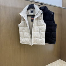 秋冬 ZEGNA 2026秋冬爆款马甲 ZEGNA立领羽绒马甲,内里羽绒填充,绒朵蓬松回弹好,轻量锁温 秋冬 ZEGNA 2026秋冬爆款马甲 ZEGNA立领羽绒马甲,内里羽绒填充,绒朵蓬松回弹好,轻量锁温