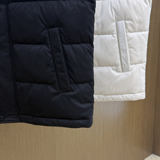 秋冬 ZEGNA 2026秋冬爆款马甲 ZEGNA立领羽绒马甲,内里羽绒填充,绒朵蓬松回弹好,轻量锁温 秋冬 ZEGNA 2026秋冬爆款马甲 ZEGNA立领羽绒马甲,内里羽绒填充,绒朵蓬松回弹好,轻量锁温