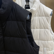 秋冬 ZEGNA 2026秋冬爆款马甲 ZEGNA立领羽绒马甲,内里羽绒填充,绒朵蓬松回弹好,轻量锁温 秋冬 ZEGNA 2026秋冬爆款马甲 ZEGNA立领羽绒马甲,内里羽绒填充,绒朵蓬松回弹好,轻量锁温
