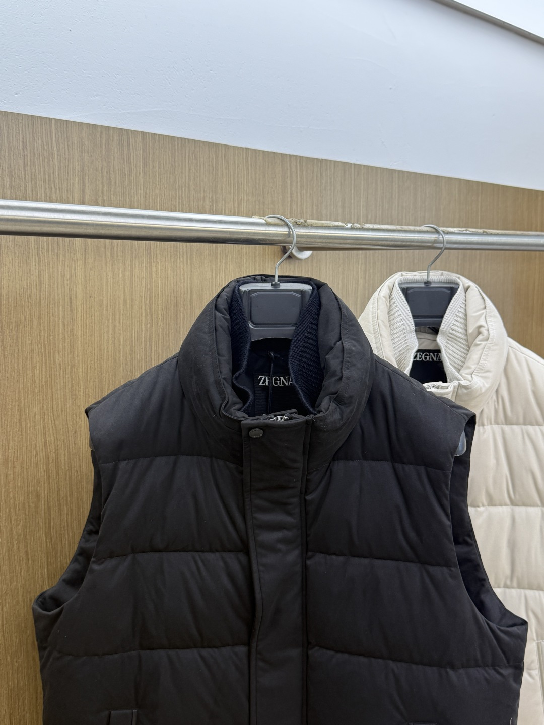秋冬 ZEGNA 2026秋冬爆款马甲 ZEGNA立领羽绒马甲,内里羽绒填充,绒朵蓬松回弹好,轻量锁温 秋冬 ZEGNA 2026秋冬爆款马甲 ZEGNA立领羽绒马甲,内里羽绒填充,绒朵蓬松回弹好,轻量锁温