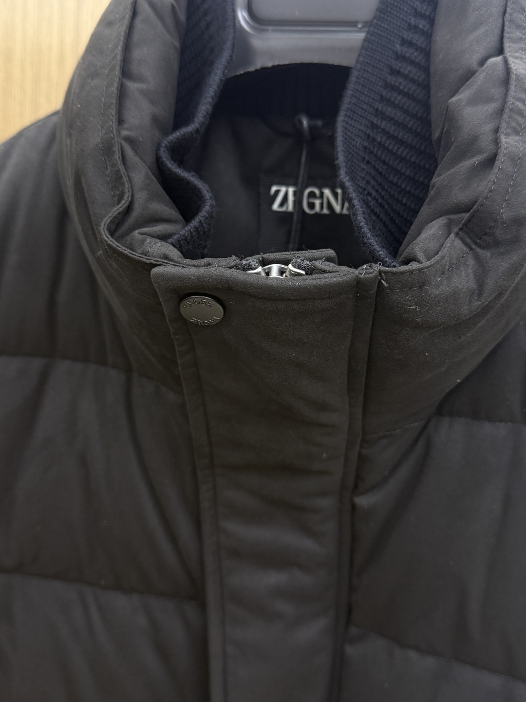 秋冬 ZEGNA 2026秋冬爆款马甲 ZEGNA立领羽绒马甲,内里羽绒填充,绒朵蓬松回弹好,轻量锁温 秋冬 ZEGNA 2026秋冬爆款马甲 ZEGNA立领羽绒马甲,内里羽绒填充,绒朵蓬松回弹好,轻量锁温