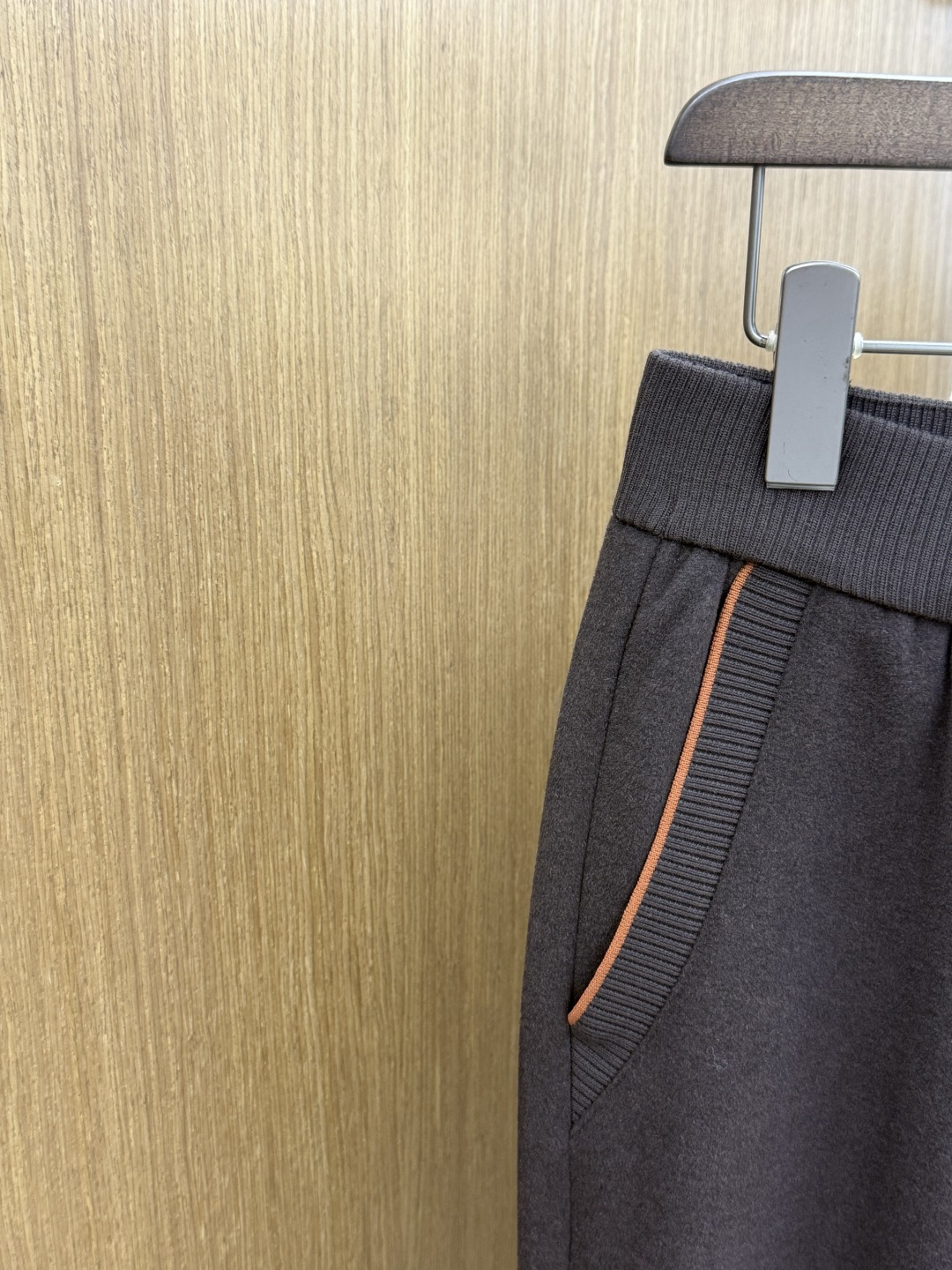 秋冬 Loro Piana 🔥🔥高端品质 26fw男士抽绳休闲裤 甄选细腻针织混纺面料，触感软糯丰盈，垂坠感优秀。针织松