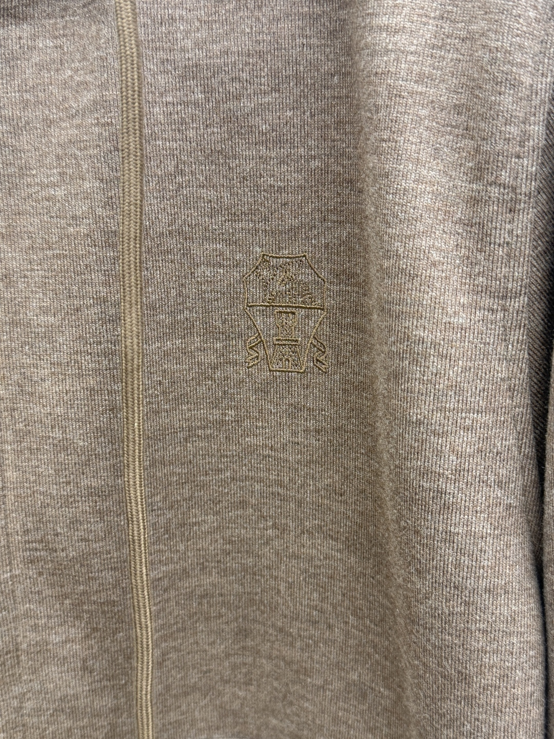 秋冬/套 BC 🔥🔥高端品质 2026SS早秋新品机能休闲拉链立领夹克外套长裤套装。意式轻奢与都市机能完美融合。高密冰感 秋冬/套 BC 🔥🔥高端品质 2026SS早秋新品机能休闲拉链立领夹克外套长裤套装。意式轻奢与都市机能完美融合。高密冰感