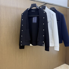 PRADA26秋冬爆款棒球服 PRADA这款外套采用精选70%人棉+17%锦纶+13%氨纶三种纤维混纺面料,带 PRADA26秋冬爆款棒球服 PRADA这款外套采用精选70%人棉+17%锦纶+13%氨纶三种纤维混纺面料,带