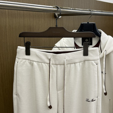 秋冬/套 Loro Piana 🔥🔥高端品质 2026SS早秋新品机能休闲拉链连帽外套长裤套装。意式轻奢与都市机能完美融 秋冬/套 Loro Piana 🔥🔥高端品质 2026SS早秋新品机能休闲拉链连帽外套长裤套装。意式轻奢与都市机能完美融