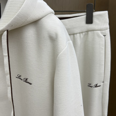 秋冬/套 Loro Piana 🔥🔥高端品质 2026SS早秋新品机能休闲拉链连帽外套长裤套装。意式轻奢与都市机能完美融 秋冬/套 Loro Piana 🔥🔥高端品质 2026SS早秋新品机能休闲拉链连帽外套长裤套装。意式轻奢与都市机能完美融