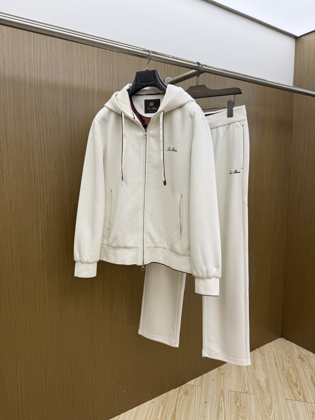 秋冬/套 Loro Piana 🔥🔥高端品质 2026SS早秋新品机能休闲拉链连帽外套长裤套装。意式轻奢与都市机能完美融
