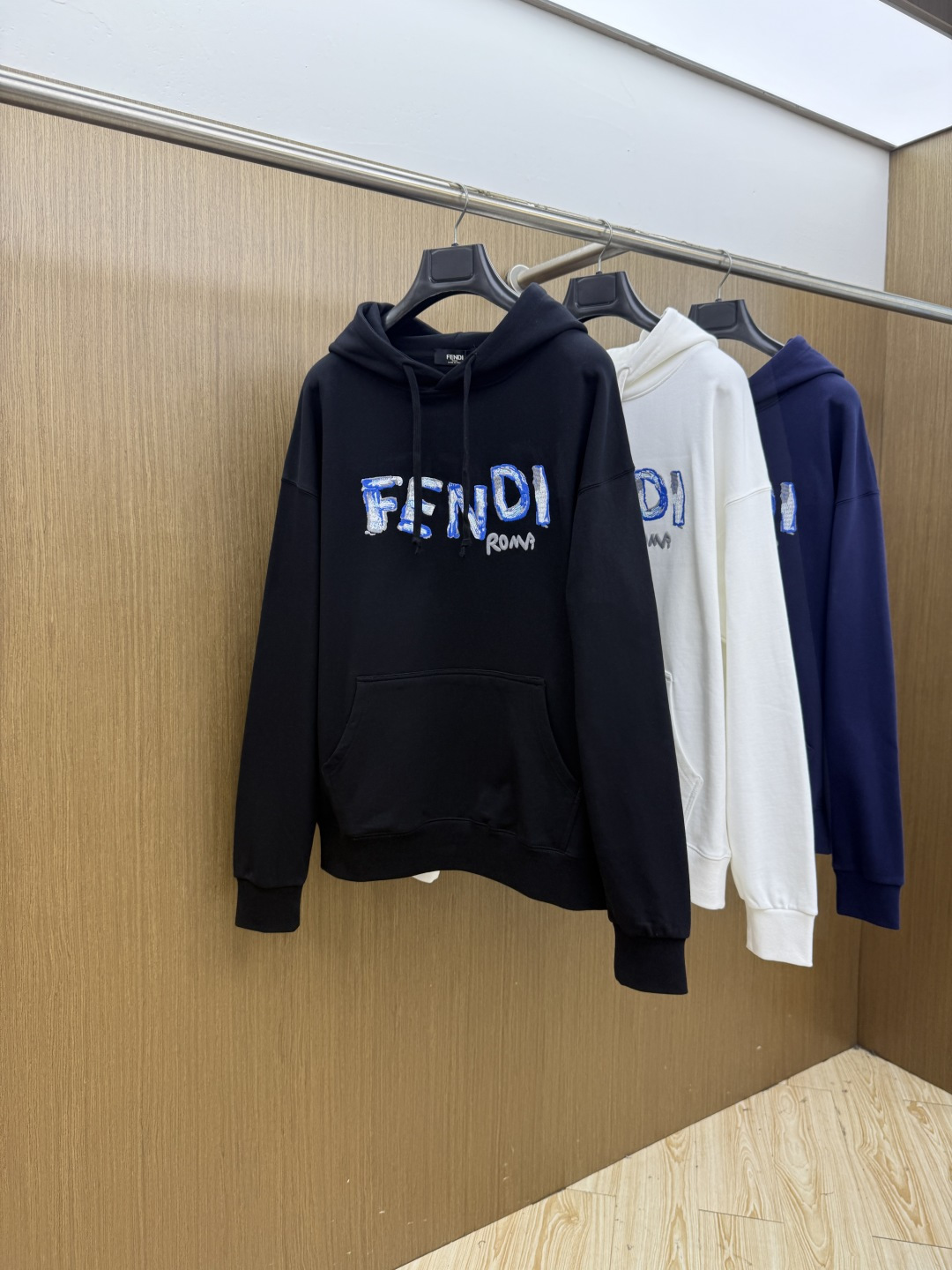 秋冬 FD 🔥秋冬新款绣花休闲连帽卫衣  全棉精梳毛圈面料，面料高温已洗水定型，经典重工艺刺绣，整体设计简约而不失个性，