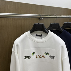秋冬 LV 🔥秋冬新款绣花休闲圆领套头卫衣 全棉精梳毛圈面料,面料高温已洗水定型,经典重工艺刺绣,整体设计简约而不失个 秋冬 LV 🔥秋冬新款绣花休闲圆领套头卫衣 全棉精梳毛圈面料,面料高温已洗水定型,经典重工艺刺绣,整体设计简约而不失个