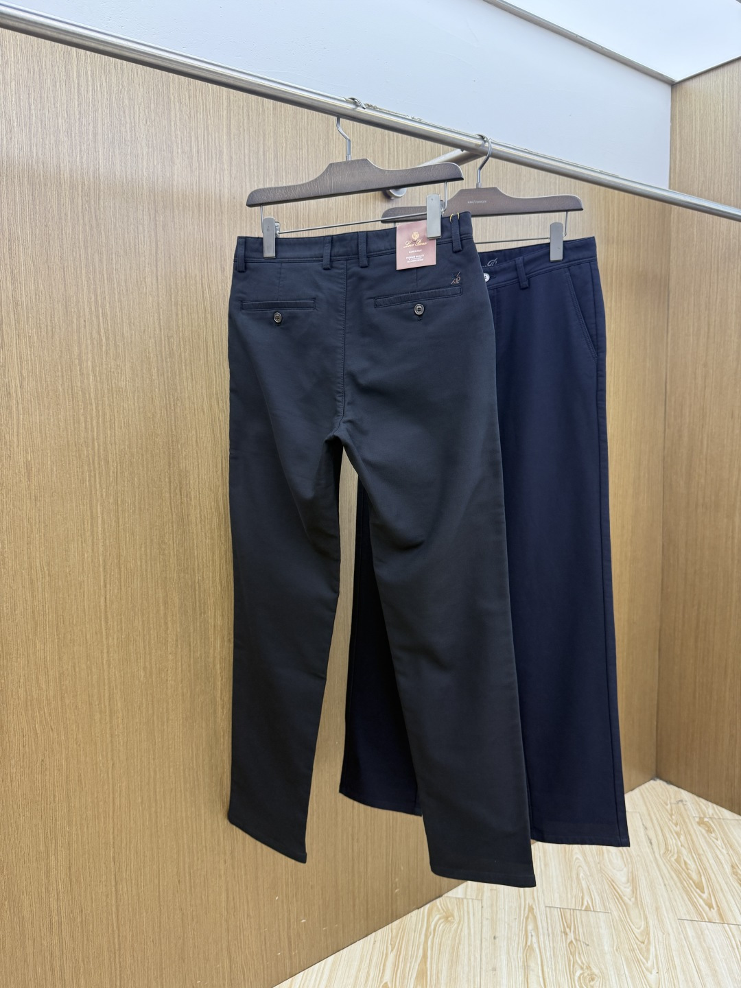 秋冬 Loro Piana🔥🔥高端定制 26ss秋冬新品轻奢休闲西裤 官网同步发售,裤身工艺设计,客供辅料、高定棉麻面 秋冬 Loro Piana🔥🔥高端定制 26ss秋冬新品轻奢休闲西裤 官网同步发售,裤身工艺设计,客供辅料、高定棉麻面