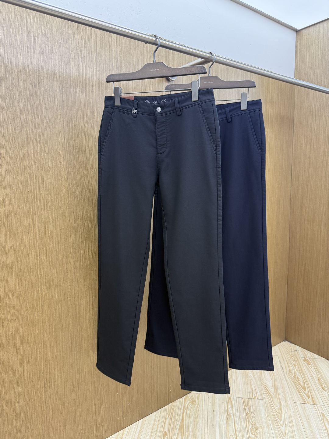 秋冬 Loro Piana🔥🔥高端定制 26ss秋冬新品轻奢休闲西裤 官网同步发售,裤身工艺设计,客供辅料、高定棉麻面 秋冬 Loro Piana🔥🔥高端定制 26ss秋冬新品轻奢休闲西裤 官网同步发售,裤身工艺设计,客供辅料、高定棉麻面